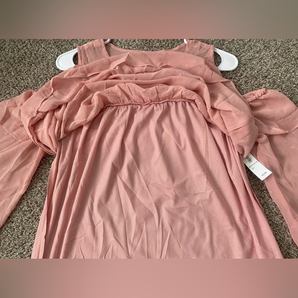 •NWT•Old Navy Metallic Dot Flowy Cold Shoulder Top - Picture 3 of 13